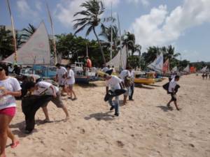 volunteers cleaning the beach in Brazil